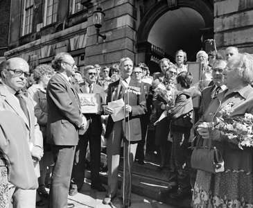 102766 Afbeelding van mr. R.B. Williams O.B.E. tijdens zijn toespraak bij de ontvangst van de veteranen van het ...